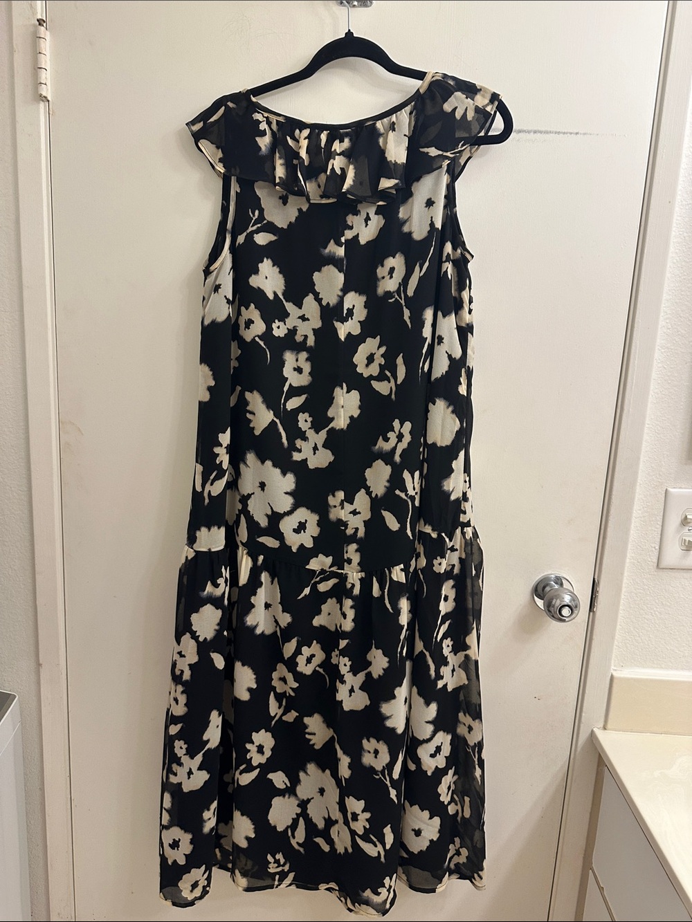 Isabel by Ingrid & Isabel Maternity Black Dress with Cream Floral Flowy Tiered M - Picture 4 of 4